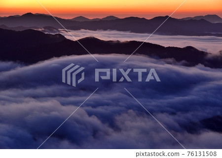 Sea of clouds in the Toyooka basin from Mt. Kuruhi 76131508