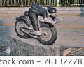 A bicycle statue in the park 76132278