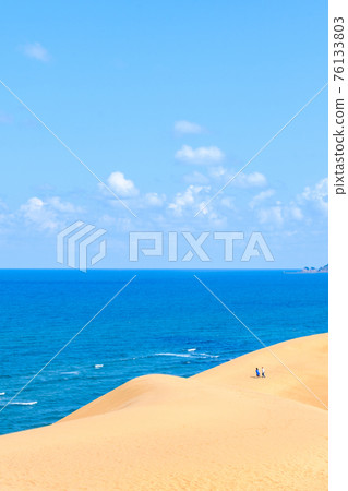 Tottori sand dunes 76133803