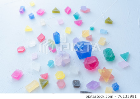 Colorful amber sugar that allows light to pass through and is transparent, colorful gems, glitter 76133981