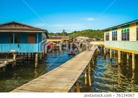 Kampong Ayer water village in Bandar Seri Begawan, Brunei Darussalam 76134067