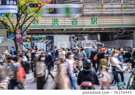 日本東京城市景觀被取消（緊急聲明再延長被取消），但感染再次蔓延・澀谷的許多人= 4月1日 76134445