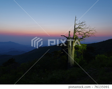Gangwon-do. Hambaksan. Sunrise. Jumok. Ridge 76135091