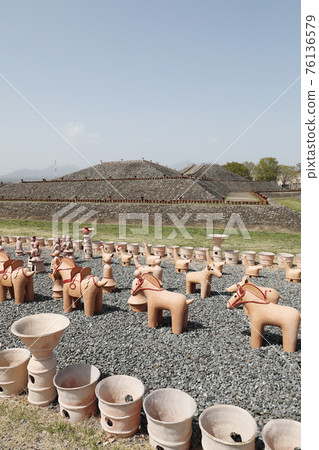 Hachimanzuka Kofun 76136579