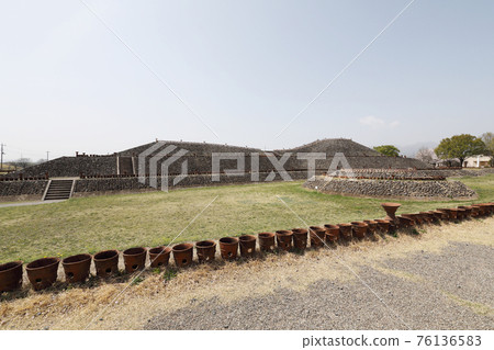 Hachimanzuka Kofun 76136583