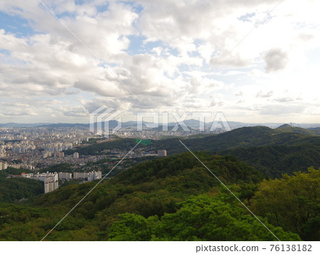 National Park. Bukhansan. Bul-amsan. Suraksan. City. Building National Park. Bukhansan. Bul-amsan. Suraksan. City. Building 76138182