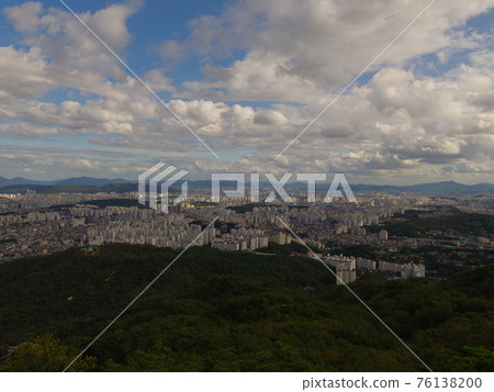National Park. Bukhansan. Bul-amsan. Suraksan. City. Building National Park. Bukhansan. Bul-amsan. Suraksan. City. Building 76138200