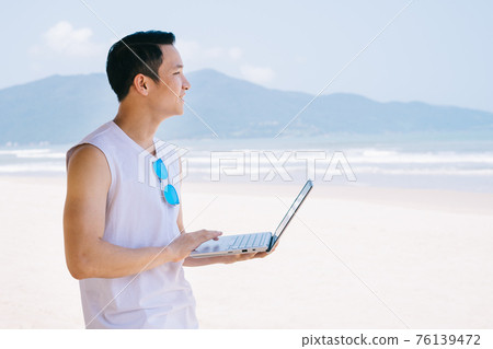 Man, sea, summer vacation 76139472