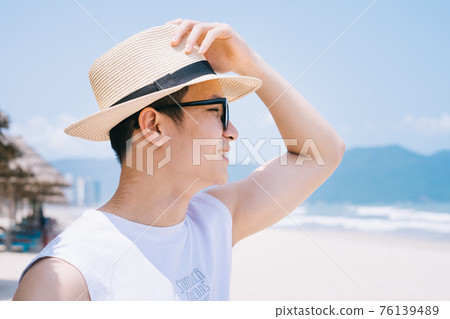 Man, sea, summer vacation 76139489