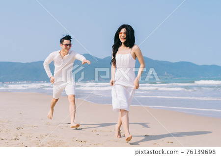 Couple, sea, summer vacation 76139698
