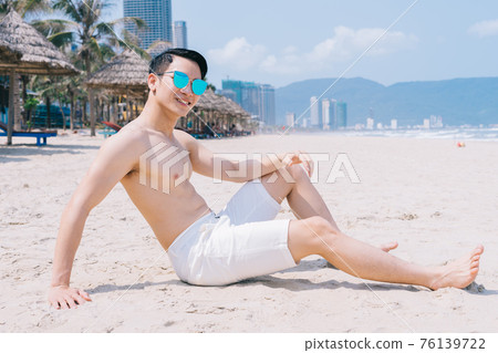 Man, sea, summer Man, sea, summer 76139722