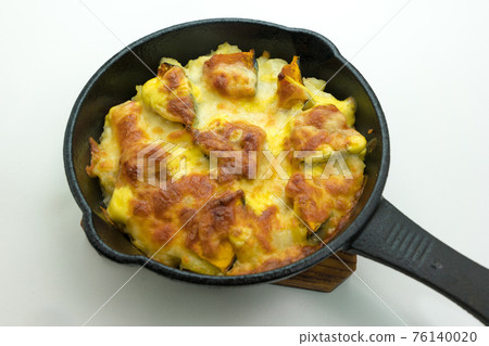 Grilled potatoes and pumpkin with cheese 76140020