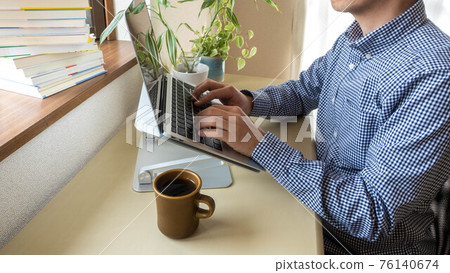 Eliminate stoops with a PC stand | Men who operate a PC Home work, telework, remote work, image Eliminate stoops with a PC stand | Men who operate a PC Home work, telework, remote work, image 76140674