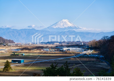 甲府盆地的田園風光 76141839