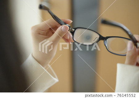 Cloudy glasses 76145552