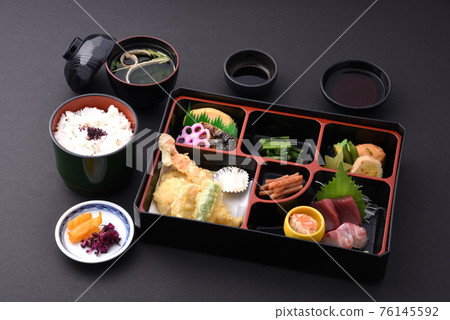 Makunouchi bento rice set with soup 76145592