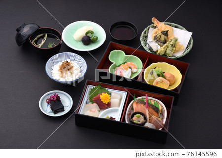 Luxury Shokado bento set with soup 76145596