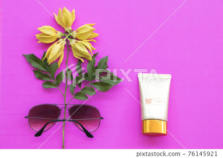 natural cosmetics sunscreen spf50 health care for skin face with sunglasses natural cosmetics sunscreen spf50 health care for skin face with sunglasses 76145921