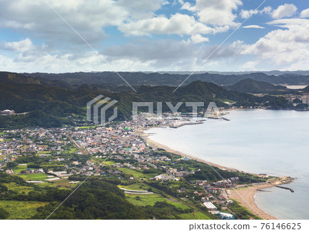 [Chiba / Kyonan] The beach of Hota in Kyonan Town as seen from the Nokogiriyama Ropeway 76146625
