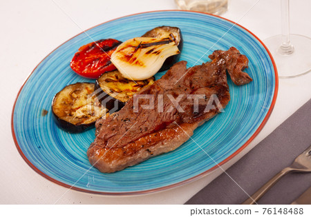 Beef entrecote with garnish of vegetables grill 76148488