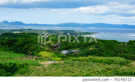 Okinawa Miyagi Island, a view of the sea from the cliff of "Happy Cliff" 76148515