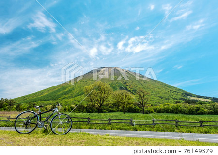 Image of Oyama cycling in early summer 76149379