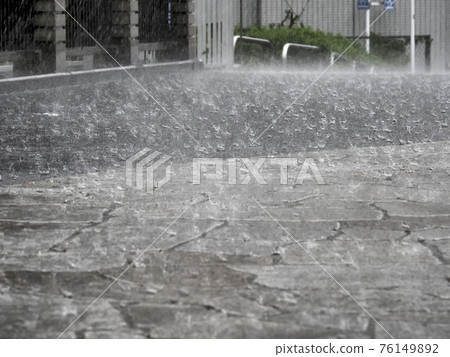 大雨 76149892