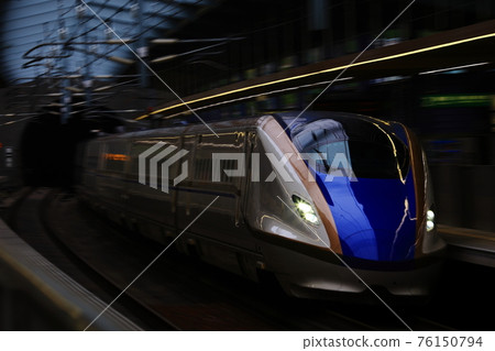 E7系列北陸新幹線穿過安中春名站 76150794