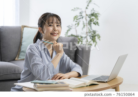 研究女性形象 76150864