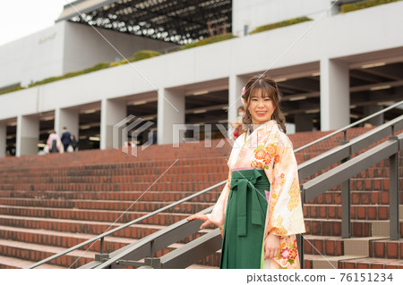 A brilliant graduation ceremony in a gorgeous hakama A brilliant graduation ceremony in a gorgeous hakama 76151234