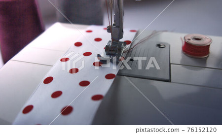 electric sewing machine with thread, bobbin and ribbon electric sewing machine with thread, bobbin and ribbon 76152120