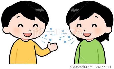 Boys and girls talking while splashing 76153071