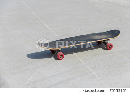 [Practice skateboarding at Aikawa Skate Park] 76153161