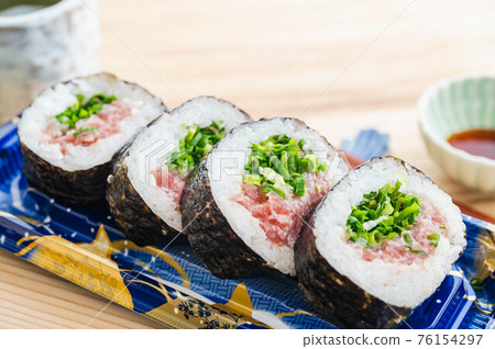 Thick roll Negitoro roll Thick roll Negitoro roll 76154297