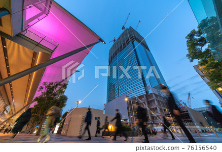 Cancellation of Tokyo cityscape in Japan (cancellation of re-extension of state of emergency). Tokyo Station Yaesu Exit Redevelopment and Businessmen = April 1st 76156540
