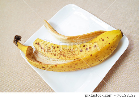 Banana peel 76158152