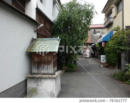 Jizo in the alley of Saidain 76162777