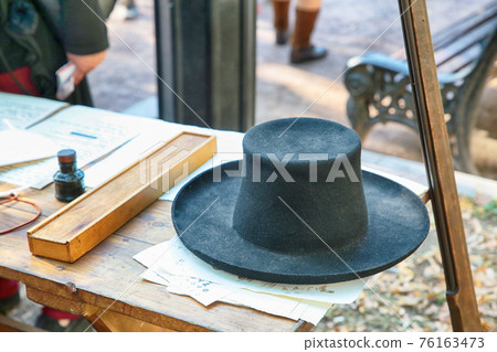 fedora hat men, traditional, 17th-century European merchant fedora hat men, traditional, 17th-century European merchant 76163473