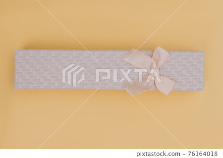 Long beige gift box. Long beige gift box. 76164018