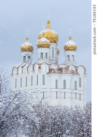Beautiful cathedral 76166193