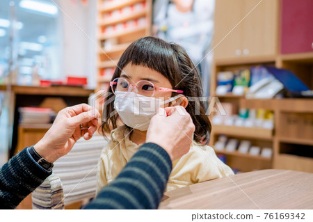 Girl wearing glasses debuts with glasses Girl wearing glasses debuts with glasses 76169342