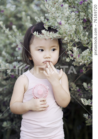 Child Lifestyle, Summer, park 76169720