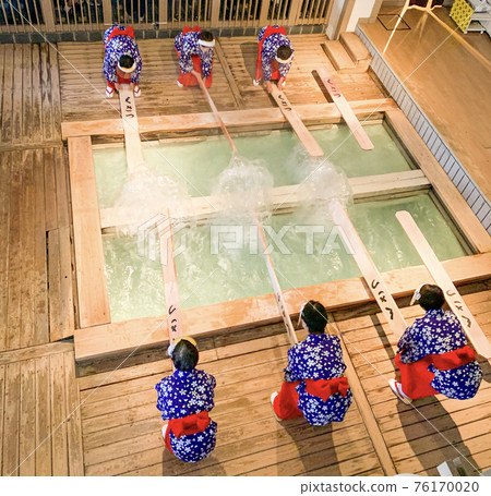 Kusatsu Onsen Yumomi Girls Kusatsu Onsen Yumomi Girls 76170020
