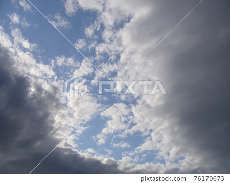 Sunny space seen through the gaps in the clouds Sunny space seen through the gaps in the clouds 76170673