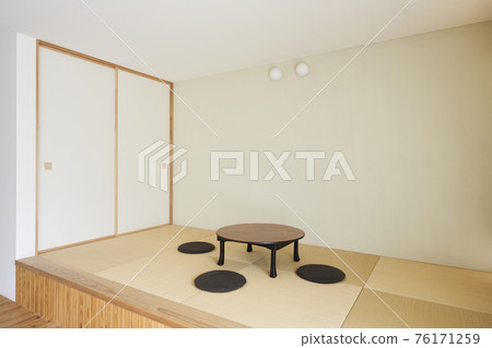 小高層日式房和矮腳台 76171259