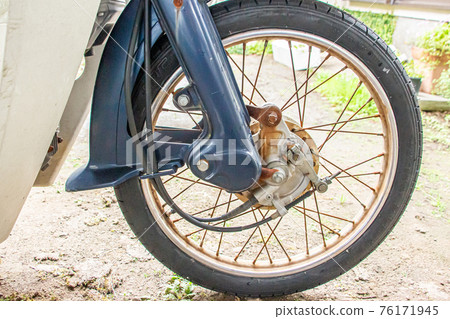 Motorcycle front wheels Moped bike tires and spoke wheels 76171945