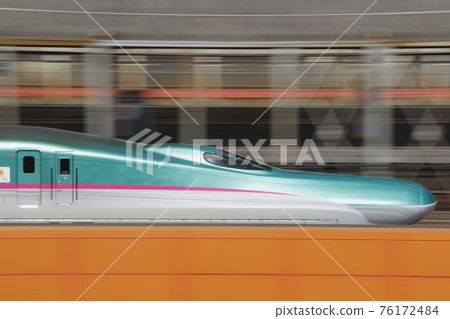 E5 series going on the Tohoku Shinkansen E5 series going on the Tohoku Shinkansen 76172484