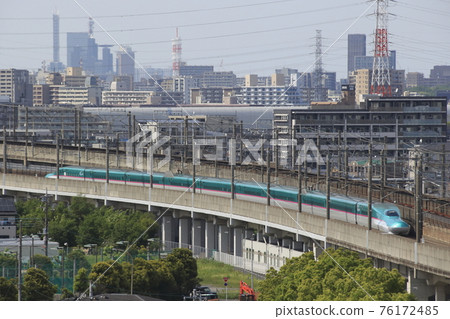 E5 series going on the Tohoku Shinkansen 76172485