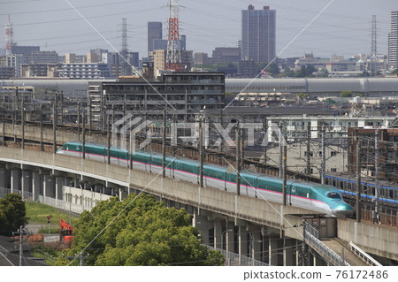 E5 series going on the Tohoku Shinkansen 76172486
