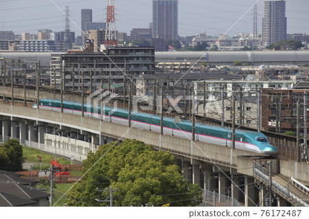 E5 series going on the Tohoku Shinkansen 76172487